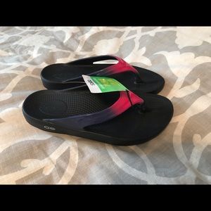 OOFOS brand flip flops new with tags. Size 7.